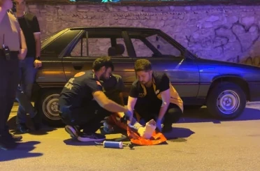 Alkollü sürücü ayağı alçılı halde motosiklet kullandı, park halindeki otomobillere çarptı 