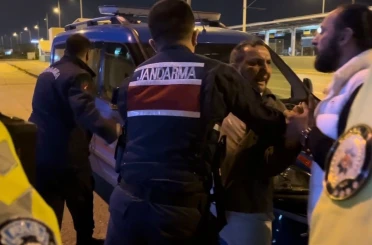 Alkollü yakalandı polise hakaretten gözaltına alındı 