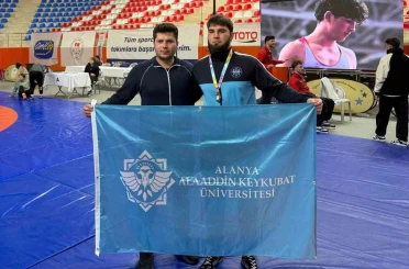 ALKÜ’lü öğrenci güreş şampiyonasından madalyayla döndü 