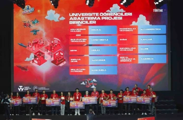 ALKÜ’lü TEKNOFEST birincileri ödülünü Cumhurbaşkanı Erdoğan’dan aldı 