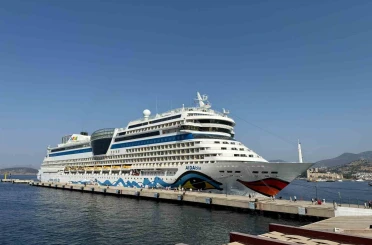 Alman turistleri taşıyan dev kruvaziyer Bodrum’a demirledi 