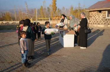 Almanya’dan Muş’a gönülleri ısıtan yardım: Bin çocuğa kışlık yardım 