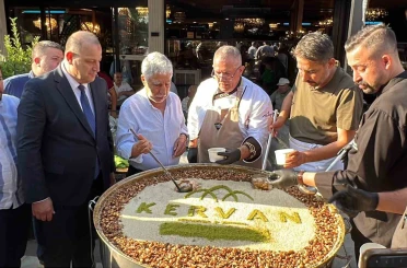 Alpedo Kervan’dan aşure ikramı 