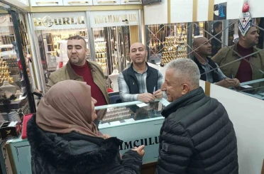 Altın fiyatları düştü, vatandaş kuyumculara akın etti 