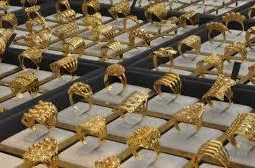 Altın haftanın son iş gününe de düşüşle giriş yaptı