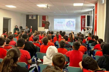 Altıntaş’ta akran zorbalığına karşı farkındalık seminerleri 