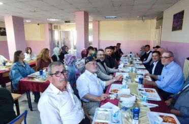 Altıntaş’ta öğretmen ve öğrenciler gazilerle bir araya geldi 