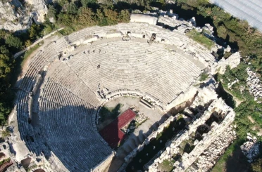 Alüvyonlarla örtülü Anadolu’nun Pompei’si Myra’da kazılar özel mülkiyet sınırlarında ilerliyor 