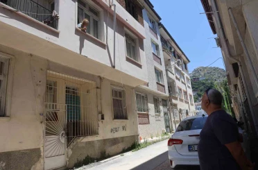Alzaymır hastası yaşlı kadının "Allah’ım beni kurtarın, korkuyorum ve kimsem yok" bağrışları mahallenin vicdanını sızlatıyor 