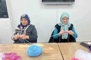 Alzheimera karşı örgü örüyorlar 