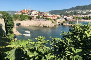 Amasra 3 günde nüfusunun 16 katı ziyaretçiyi ağırladı 