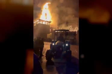 Amasra’da bir evde çıkan yangın köy konağına ve camiye sıçradı 