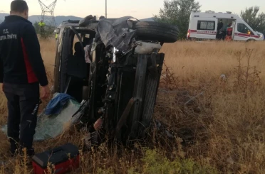 Amasya’da hafif ticari araç kazada savruldu: 4 yaralı 