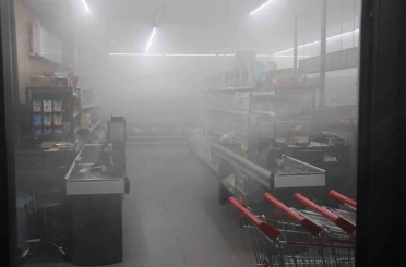 Amasya’da korkutan yangın: Marketi duman kapladı 