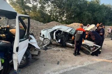 Amasya’da otomobil ile minibüs çarpıştı: 1 ölü, 3 yaralı 