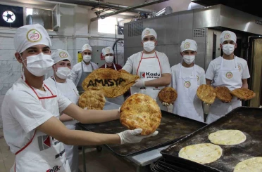 Amasya’da Ramazan pideleri meslek liselilerden 
