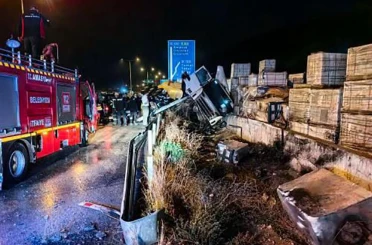 Amasya’da tanker devrildi: 1 yaralı