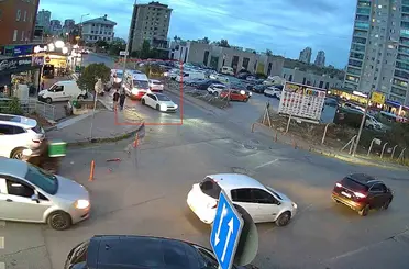 Ambulansa yol vermedi,  aracından inerek ambulans şoförüne diklendi : 466 bin lira ceza
