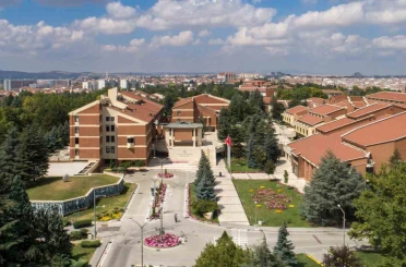 Anadolu Üniversitesi Yunus Emre Kampüsü’nde çevre düzenlemesi 