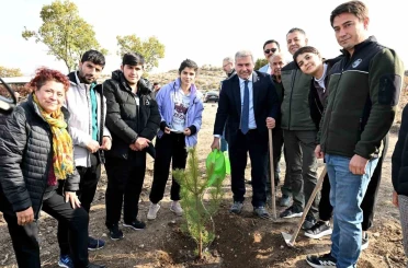 Anadolu Üniversitesi ’Yunus’un Fidanları’nı toprakla buluşturdu 