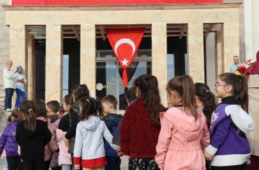 Anıtkabir ruhunu Denizli’de yaşayan öğrenciler Ata’sının huzuruna çıktı 