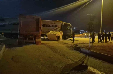Ankara’da hafriyat kamyonu tıra yandan çarptı: 1 yaralı 
