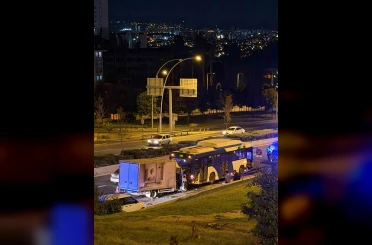 Ankara’da kamyonet EGO otobüsüne çarptı 