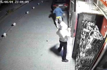 Ankara’da marketten içecek çalan çocuklar kamerada 
