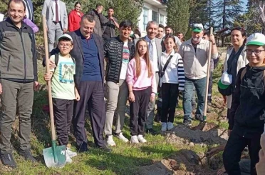 Ankara’da Milli Ağaçlandırma Günü’nde fidanlar toprakla buluştu 