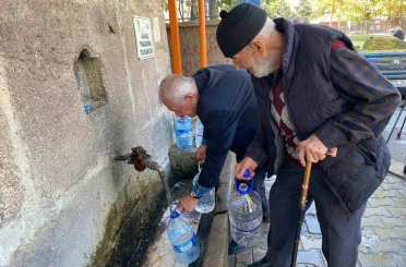 Ankara’da su kuyrukları uzadıkça tepkiler artıyor 