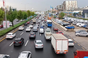 Ankara’da yağış sonrası kapanan yol trafiğe açıldı 