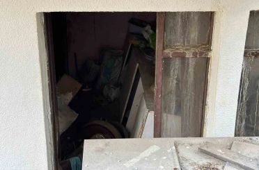Ankara’da yaşlı çifte ait evden kamyon dolusu çöp çıkartıldı 