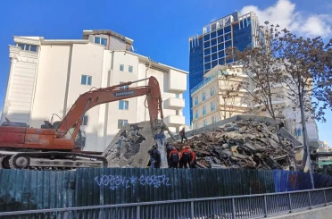 Ankara’da yıkım çalışması gerçekleştiren binada çökme meydana geldi 