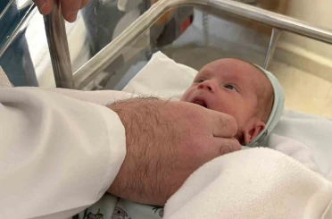 Anne karnındayken milyonda bir görülecek sağlık sorunuyla doğdu 