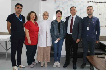 Annesinin böbreğiyle hayata tutundu 