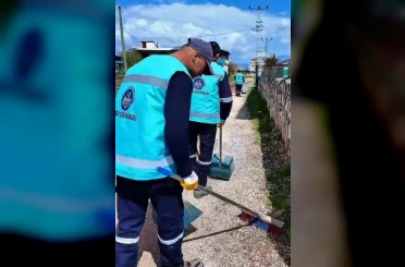 Antakya Belediyesi, Suvatlı Mahallesi’nde temizlik çalışmalarını sürdürüyor 