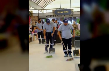 Antakya Belediyesi Uzun Çarşı’da temizlik çalışması gerçekleştirdi 