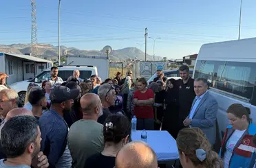 Antakya’da konteynerde yaşayan depremzede vatandaşlara tahliye süreci anlatıldı