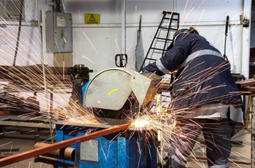 Antalya Büyükşehir Belediyesi kent mobilyalarını kendi atölyelerinde üretiyor 