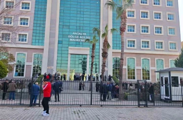 Antalya Büyükşehir Belediyesine yönelik rüşvet soruşturmasında 41 sanık yeniden hakim karşısında 