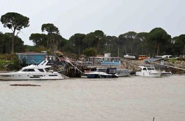 Antalya Valisi Şahin: "Seralar ciddi hasar gördü, bir kişi yaralandı" 