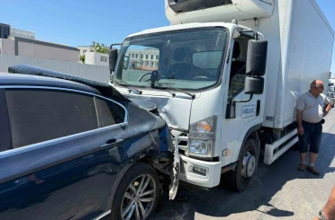 Antalya’da 3 araçlı zincirleme kaza: 2 yaralı 