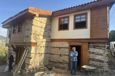 Antalya’da ata mirası tarihi düğmeli evler restore ediliyor 