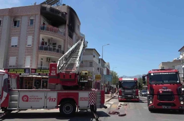 Antalya’da dairede çıkan yangında 1’i bebek 5 kişi dumandan etkilendi 