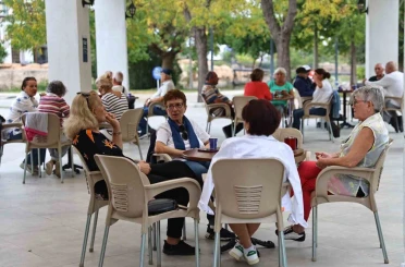 Antalya’da emekli kahveleri ilgi görüyor 