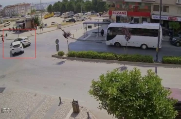 Antalya’da göz göre göre gelen kaza kamerada 