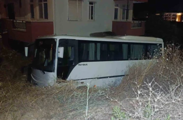 Antalya’da midibüs otomobille çarpıştı: 6 yaralı 