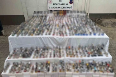 Antalya’da piyasa değeri 15 milyon lira olan kaçak gözlük ve saatler ele geçirildi 