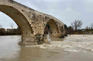 Antalya’da sağanak taşkına yol açtı 
