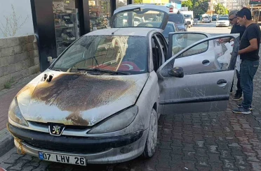 Antalya’da seyir halindeki otomobil yandı 